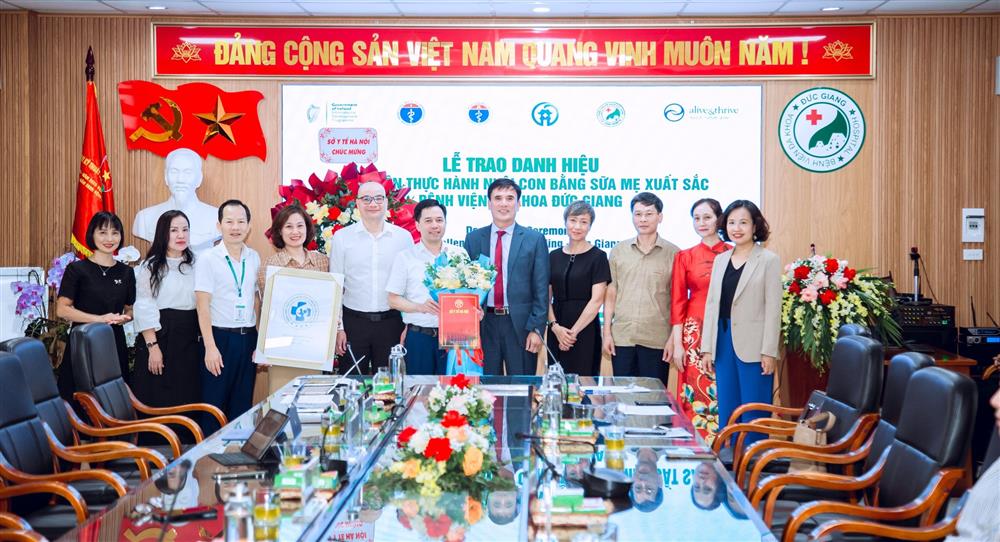 BỆNH VIỆN ĐA KHOA ĐỨC GIANG NHẬN DANH HIỆU “BỆNH VIỆN THỰC HÀNH NUÔI CON BẰNG SỮA MẸ XUẤT SẮC” 